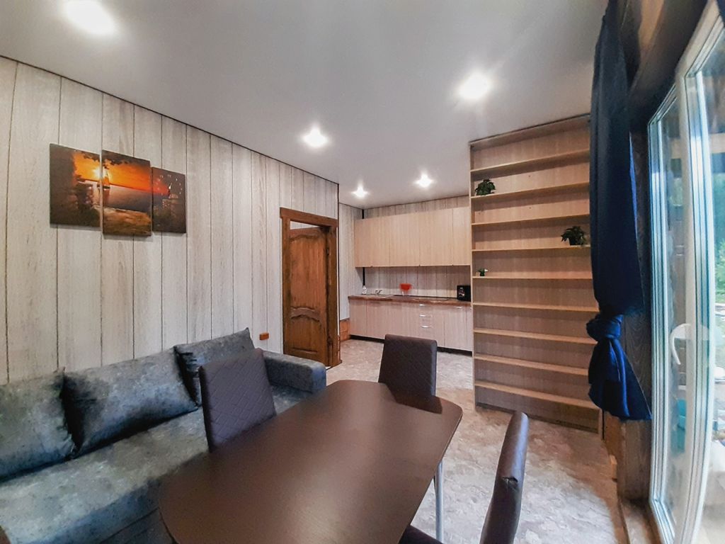 Отдельный дом двухкомнатный с крытой террасой