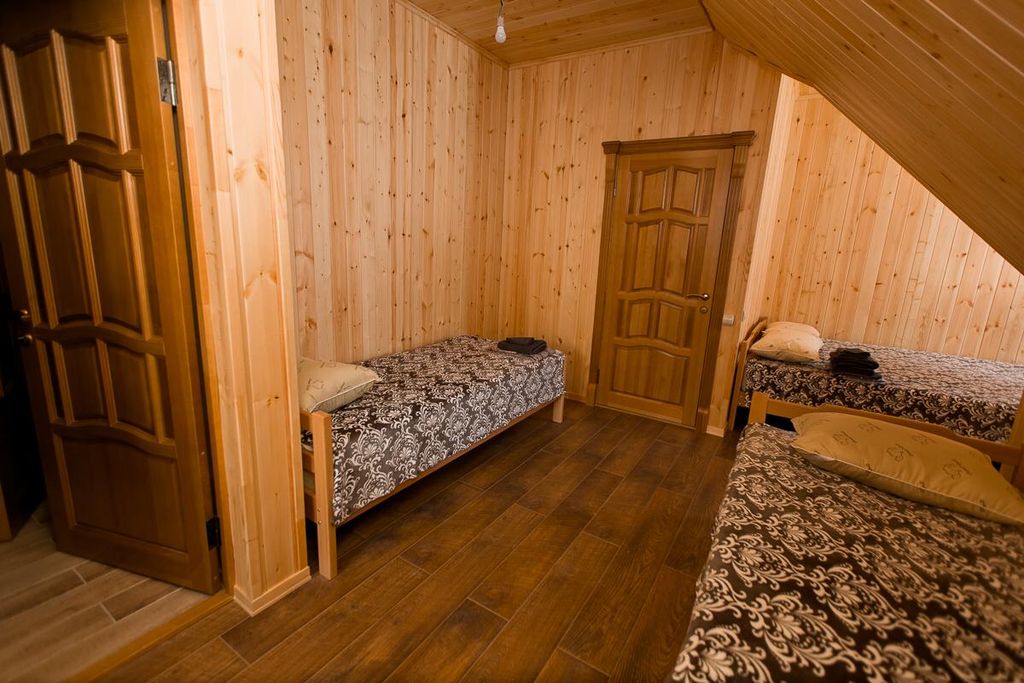 Трёхместный номер люкс с видом на горы