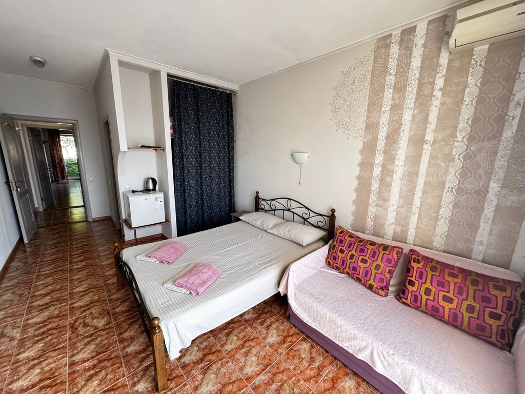 Трёхместный номер стандарт с видом на море