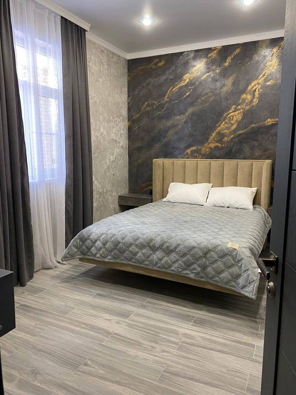 Семейный с двумя изолированными комнатами, завтраком и бассейном