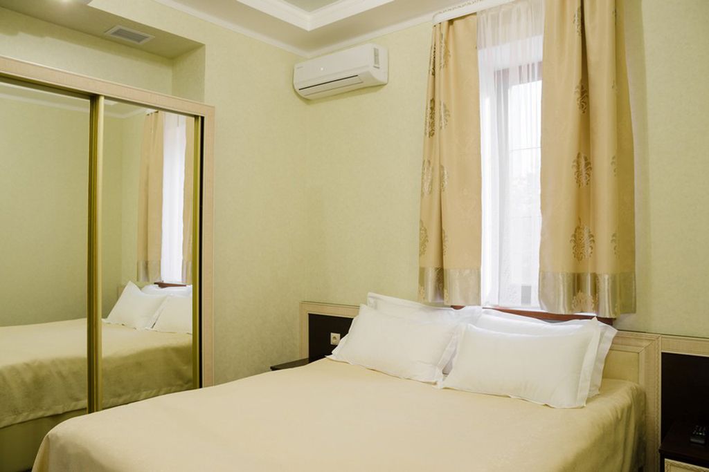 Четырёхместный номер люкс трехкомнатный