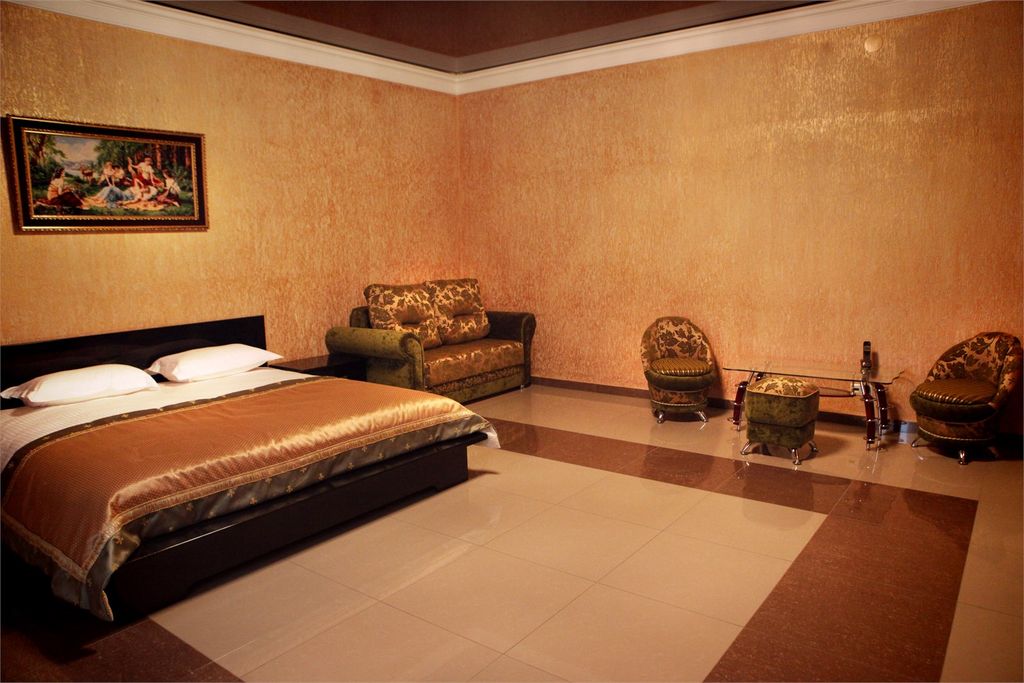 Трёхместный номер с диваном