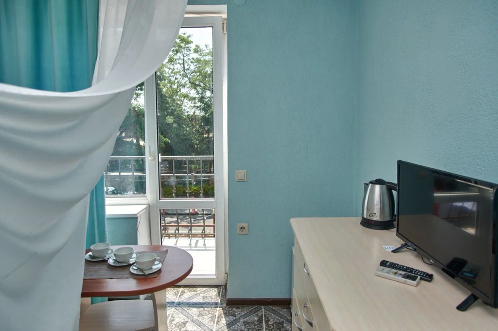 Трёхместный номер стандарт с балконом