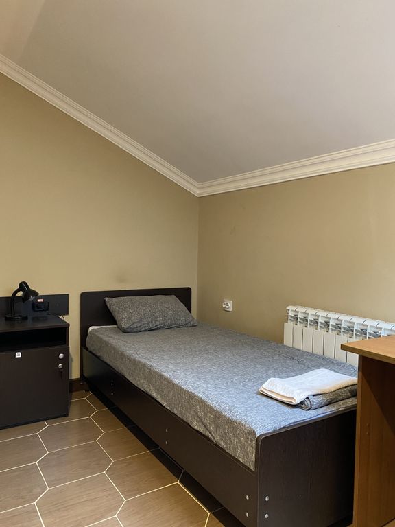 Многоместный женский номер эконом (душ/туалет общий)