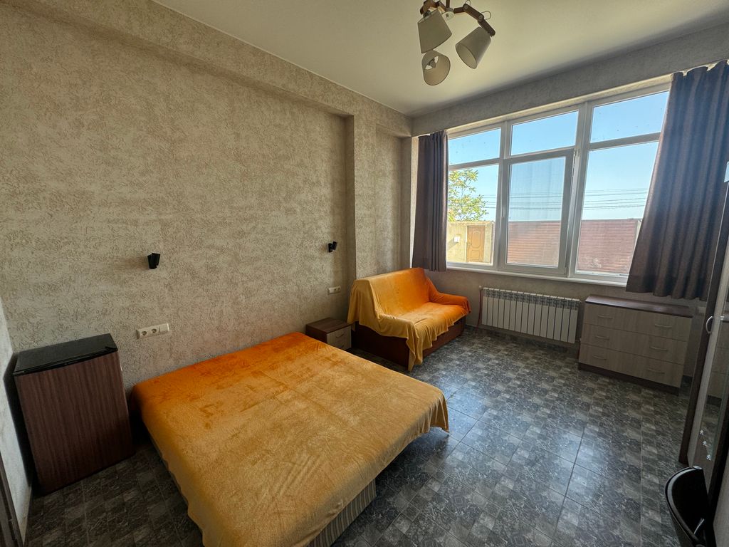 Четырёхместный номер квартира студия с отдельным входом