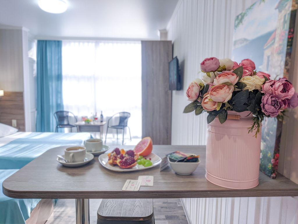 Трёхместный номер улучшенный с видом на город