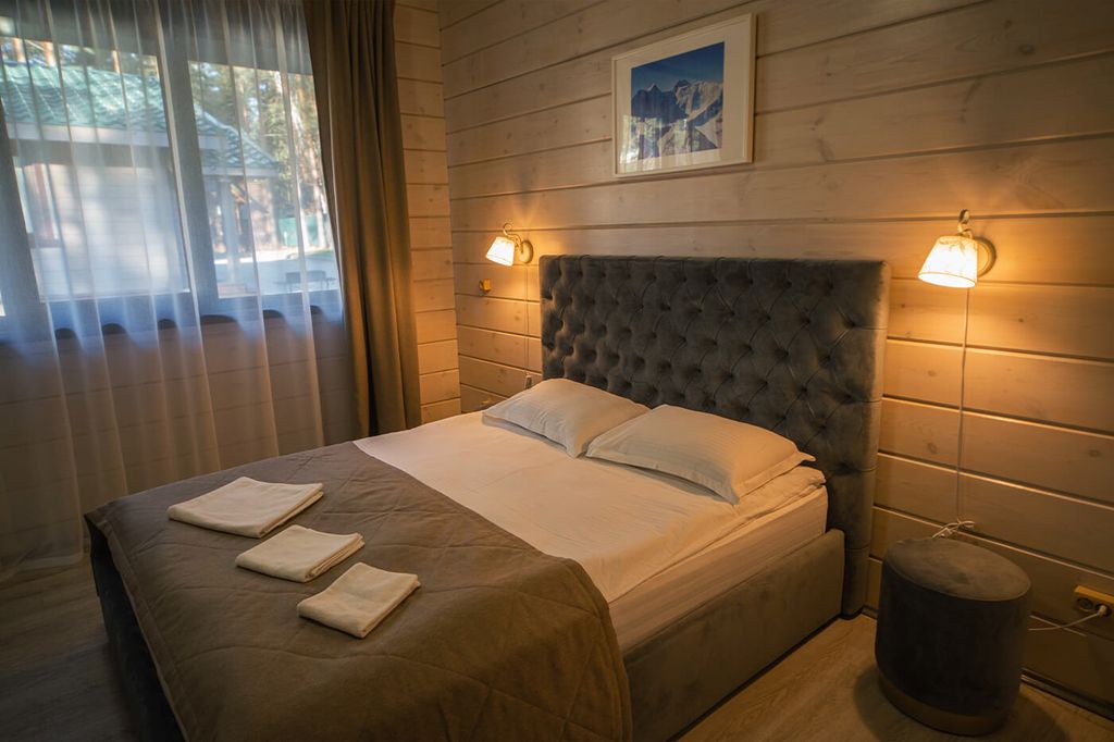 Дом Шале (1-я линия)