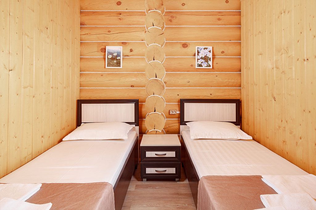 Четырёхместный номер № 5 Люкс (Семейный дом)