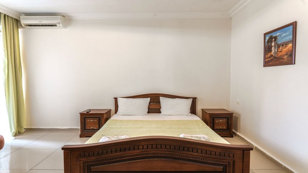 Двухместный номер с 1 кроватью полукомфорт с общим балконом