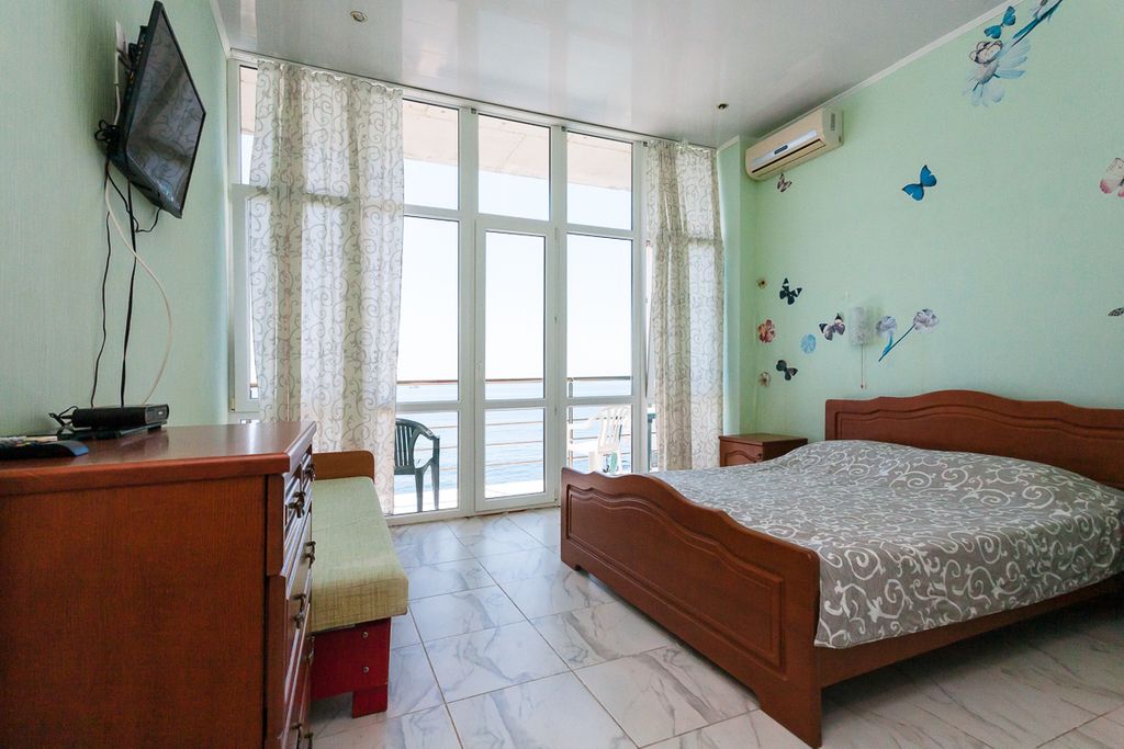 Семейный номер улучшенный с видом на море