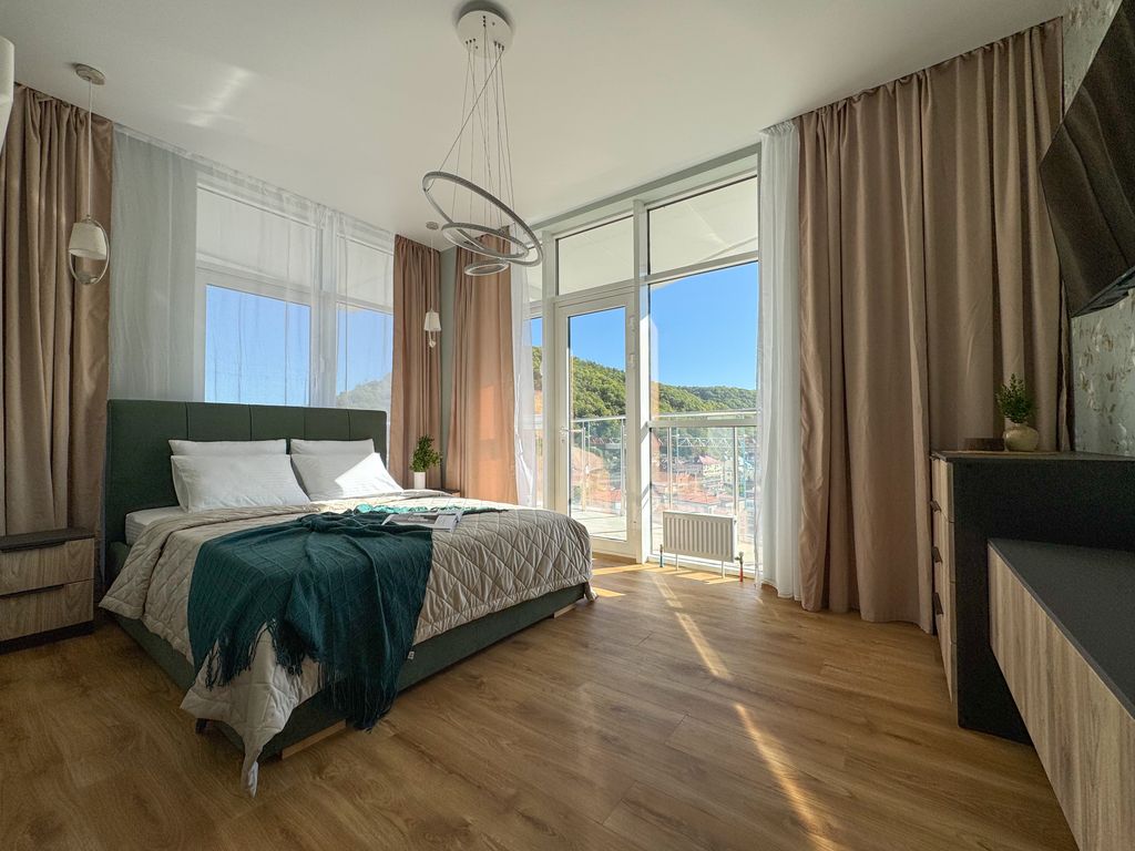 Семейный двухкомнатная квартира с просторным балконом