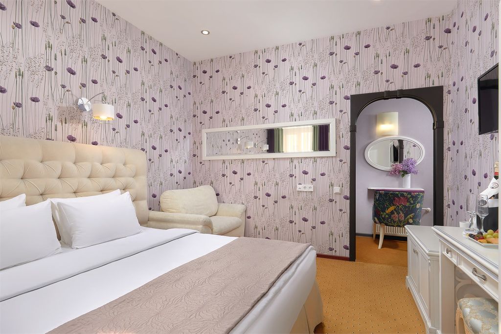 Двухместный номер с 2 отдельными кроватями или одной двуспальной полулюкс