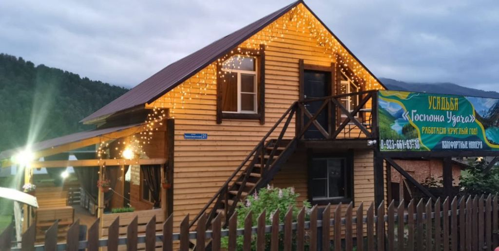 Семейный номер люкс с видом на горы