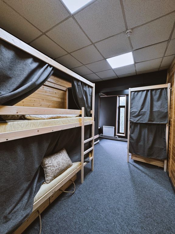 Многоместный мужской номер эконом (душ/туалет общий)