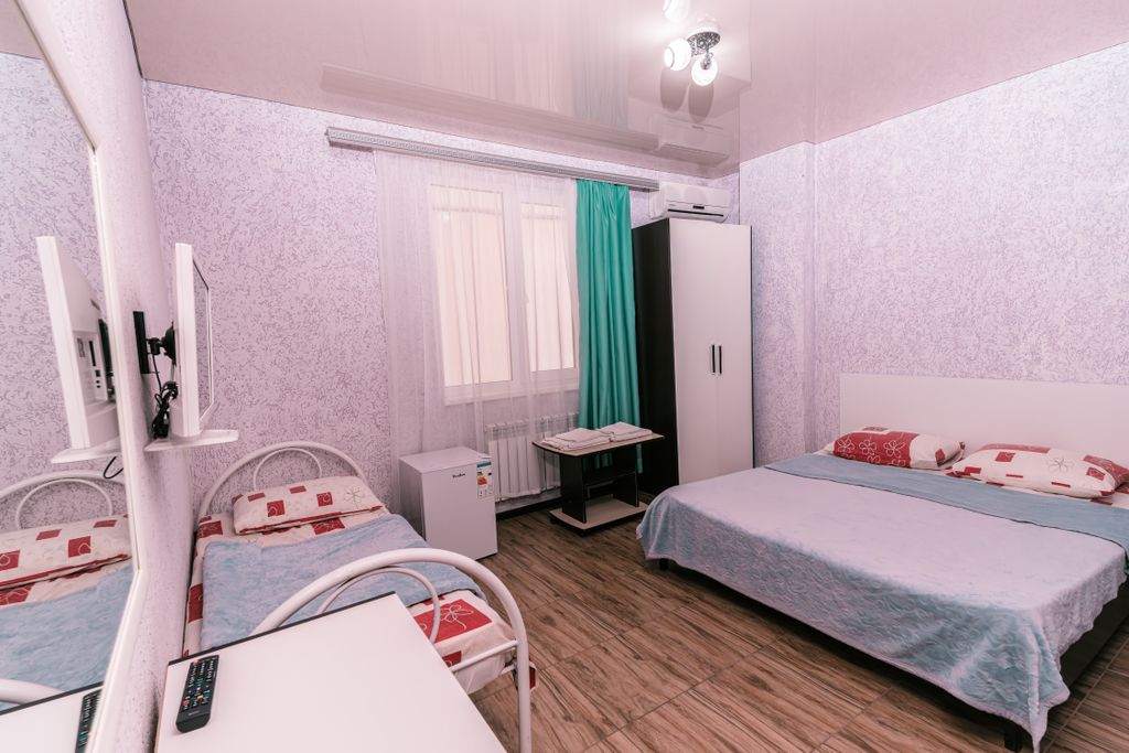 Трёхместный номер стандарт с видом на горы