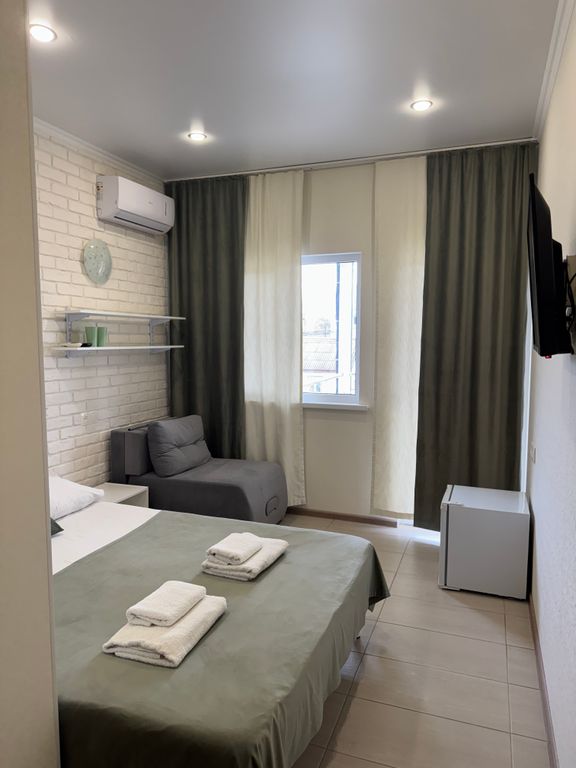 Трёхместный номер стандарт с балконом