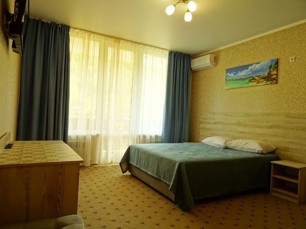 Трёхместный номер Стандарт с балконом