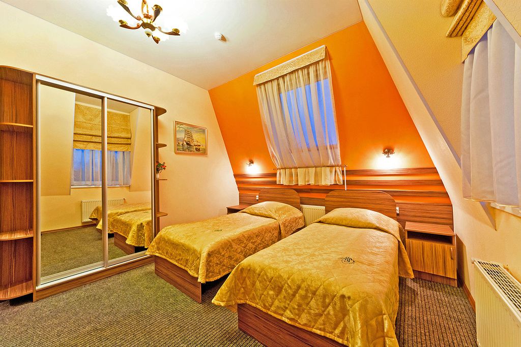 Двухместный номер с 1 кроватью полулюкс + (2 и 3 корпус)