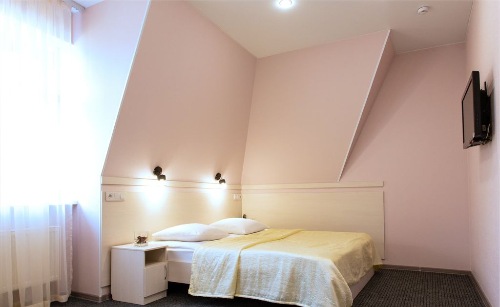 Двухместный номер с 1 кроватью полулюкс улучшенный №13 (2 корпус)