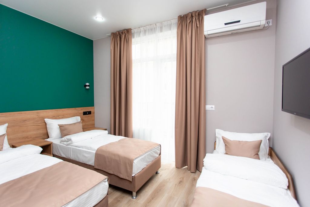 Двухместный номер с 2 отдельными кроватями улучшенный двухместный номер с доп. местом и большим балконом