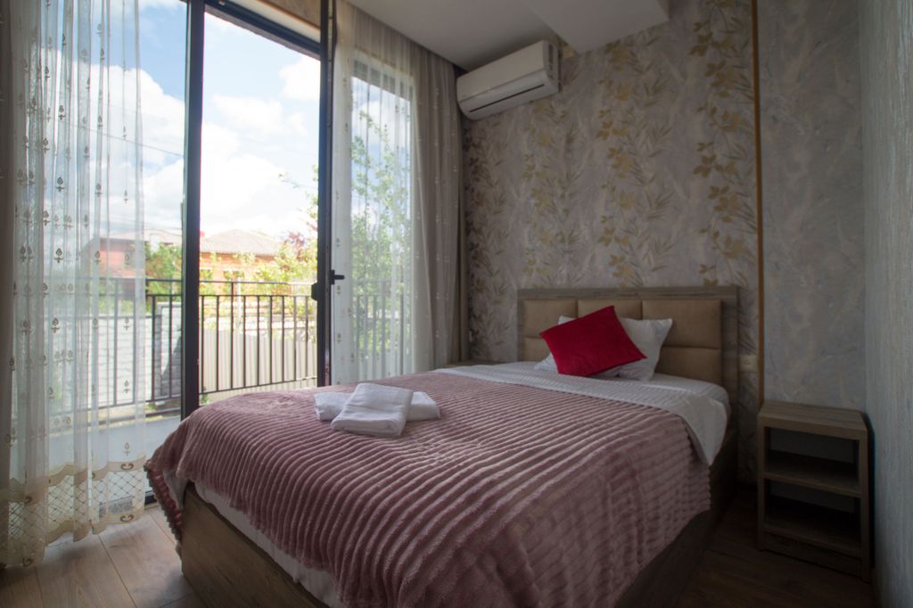 Одноместный номер улучшенный с видом на город