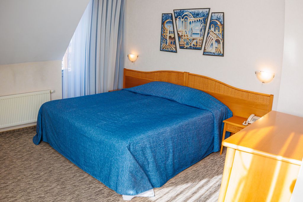 Трёхместный номер Джуниор Сюит 2 звезды