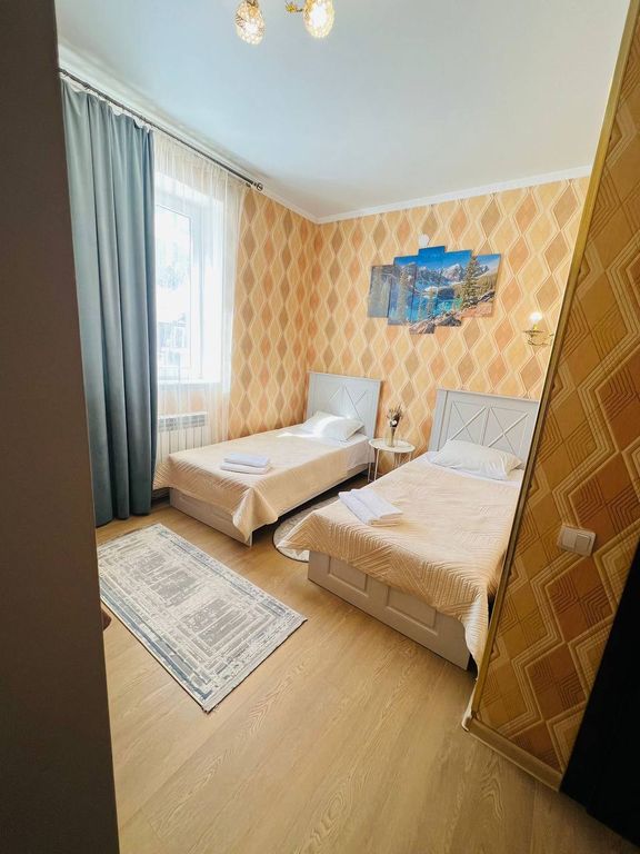 Трёхместный номер стандарт с видом на горы