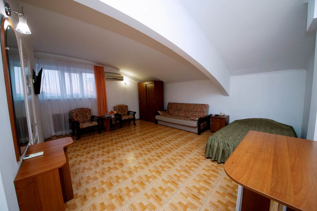 Семейный номер двухкомнатный в мансарде