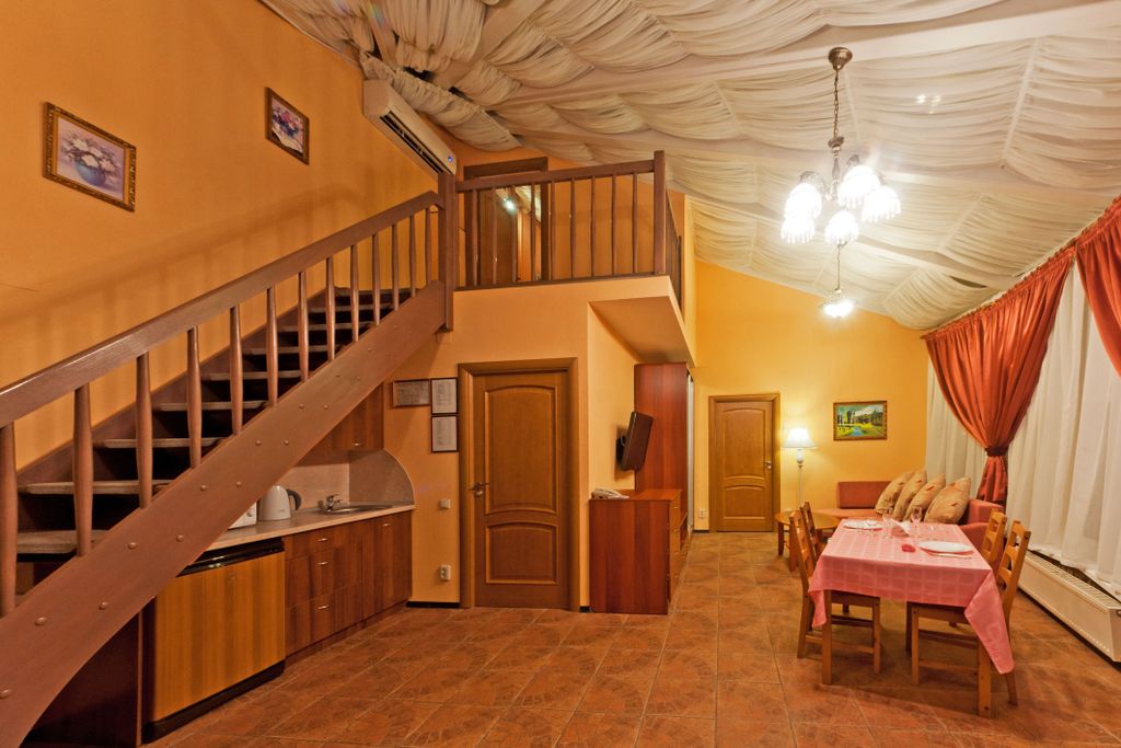 Семейный номер двухуровневый люкс Звёздный (2 корпус)