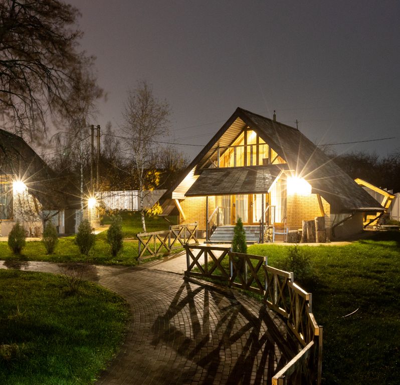 Четырёхместный номер Коттедж Шале с чаном