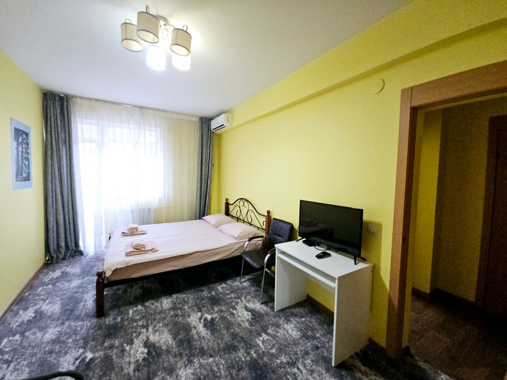 Апартаменты Спальня+ кухня с видом на горы( Golden Holiday апартаменты )