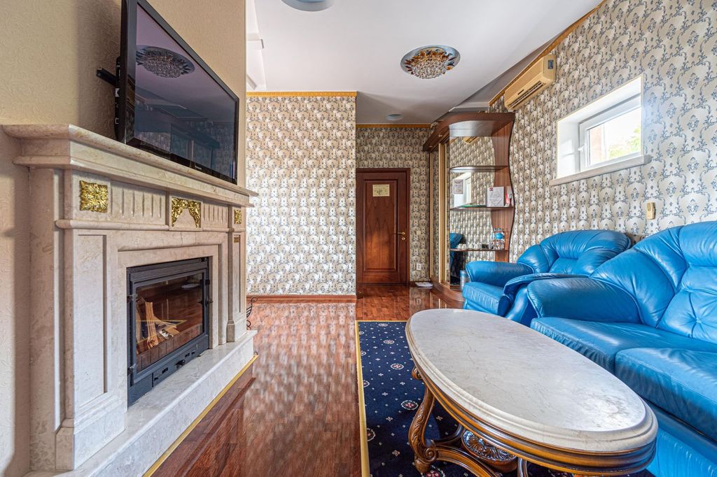 Двухместный номер с 1 кроватью двухкомнатный "Люкс" 106 с балконом