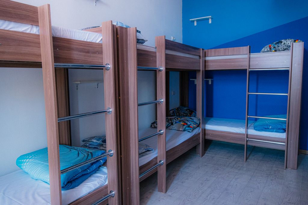 Многоместный мужской номер эконом (душ/туалет общий)