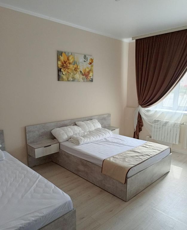 Трёхместный номер Стандарт с санузлом на этаже