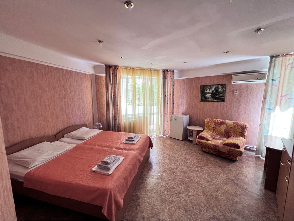 Трёхместный номер стандарт с видом на море