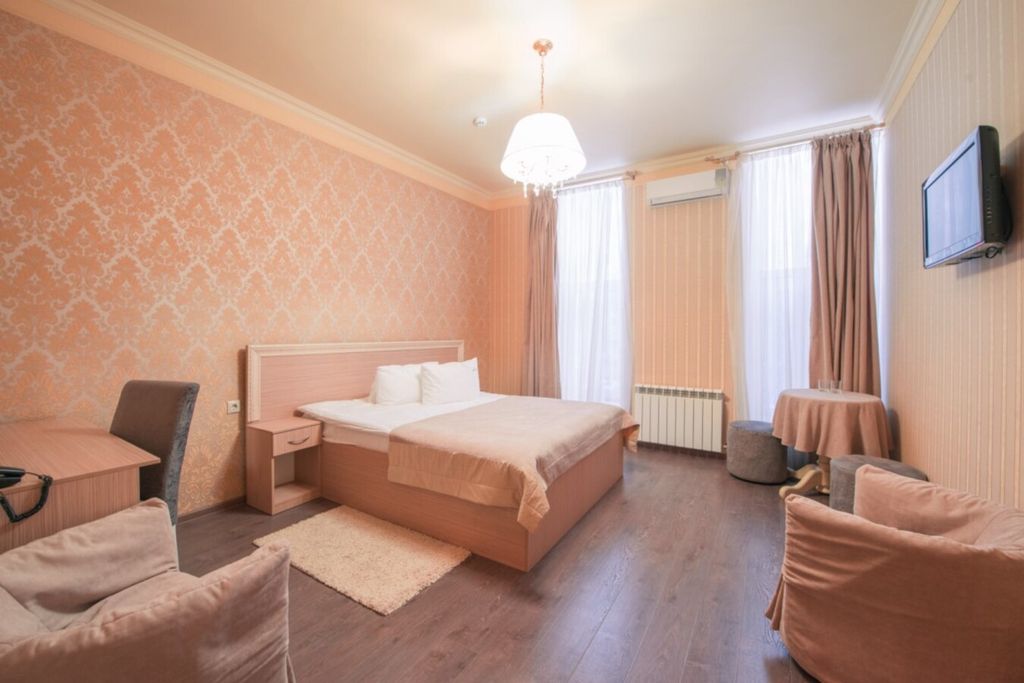 Двухместный номер с 1 кроватью Полулюкс 2х местный Рим-1 ( ванна)