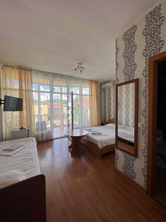 Трёхместный номер с удобствами (с балконами)