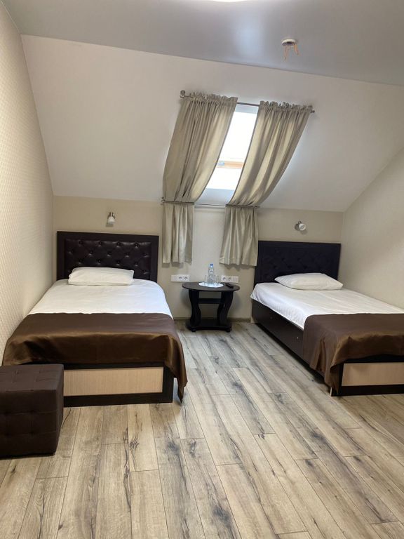 Двухместный номер с 2 отдельными кроватями Полулюкс две раздельные кровати