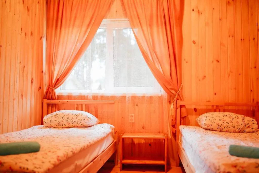 Двухместный номер с 2 отдельными кроватями с удобствами на этаже (без животных)