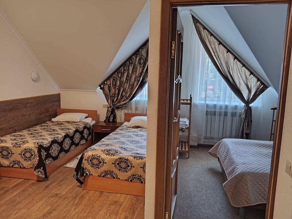 Двухместный номер с 1 кроватью двухкомнатный комфорт с двумя дополнительными местами