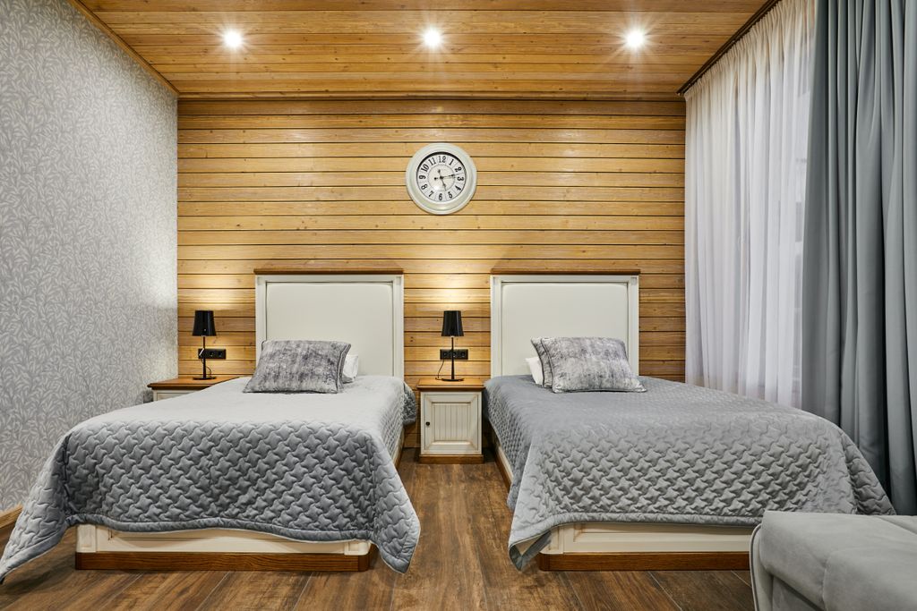 Трёхместный номер с 2 односпальными кроватями и дополнительным раскладным диваном