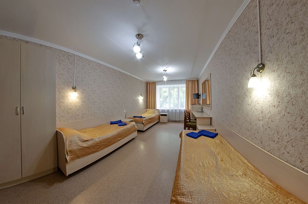 Трёхместный номер с 3 отдельными  кроватями (пятая категория эконом)