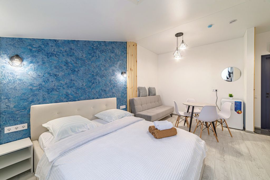 Трёхместный номер Вместительный номер с кроватью и диваном