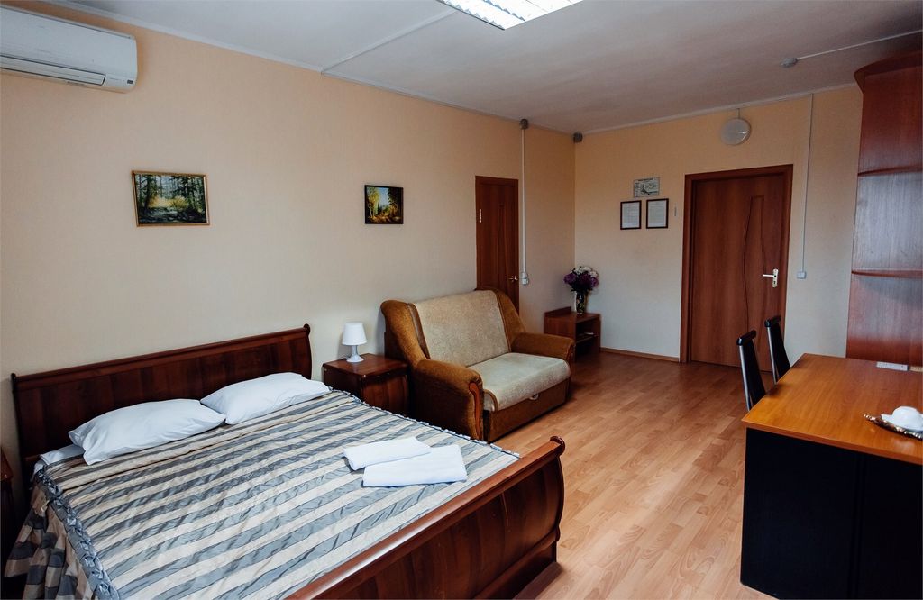 Двухместный номер с 2 отдельными кроватями или одной двуспальной Улучшенный Стандарт "первая категория"