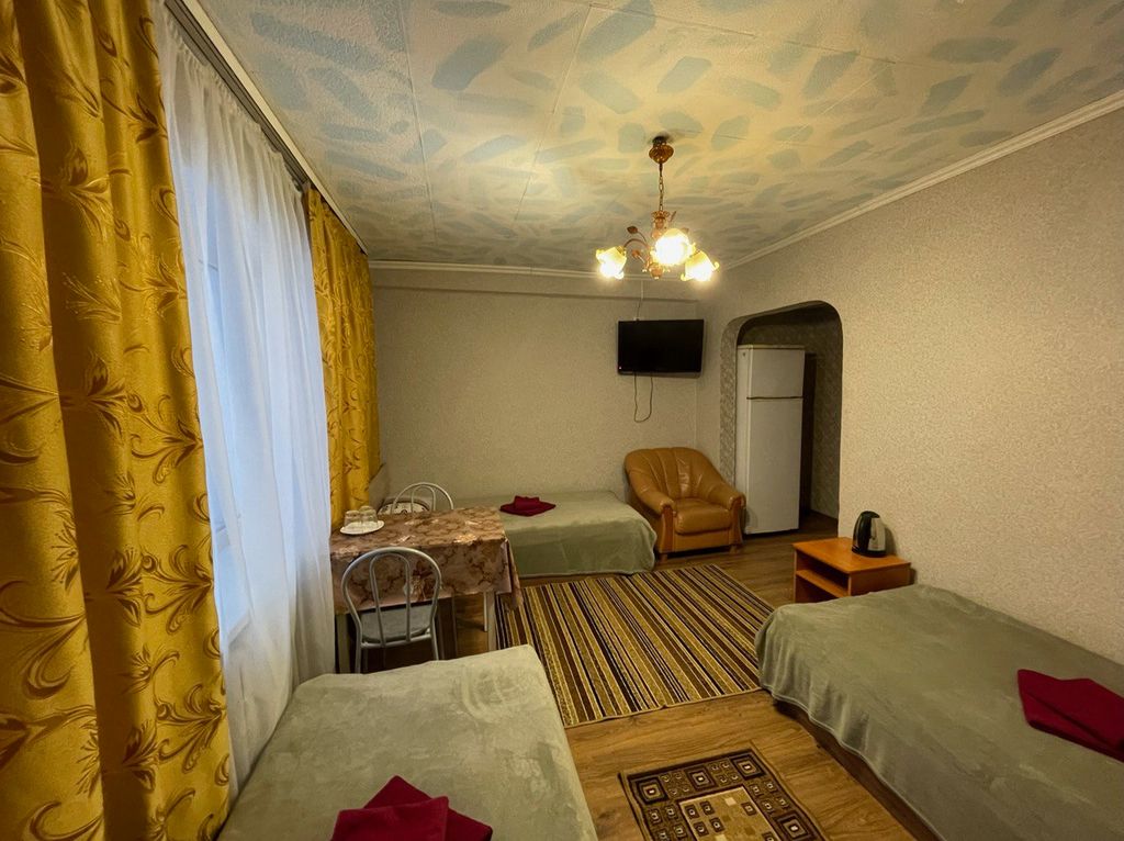 Трёхместный номер 12№ "3-х местный" с видом на озеро