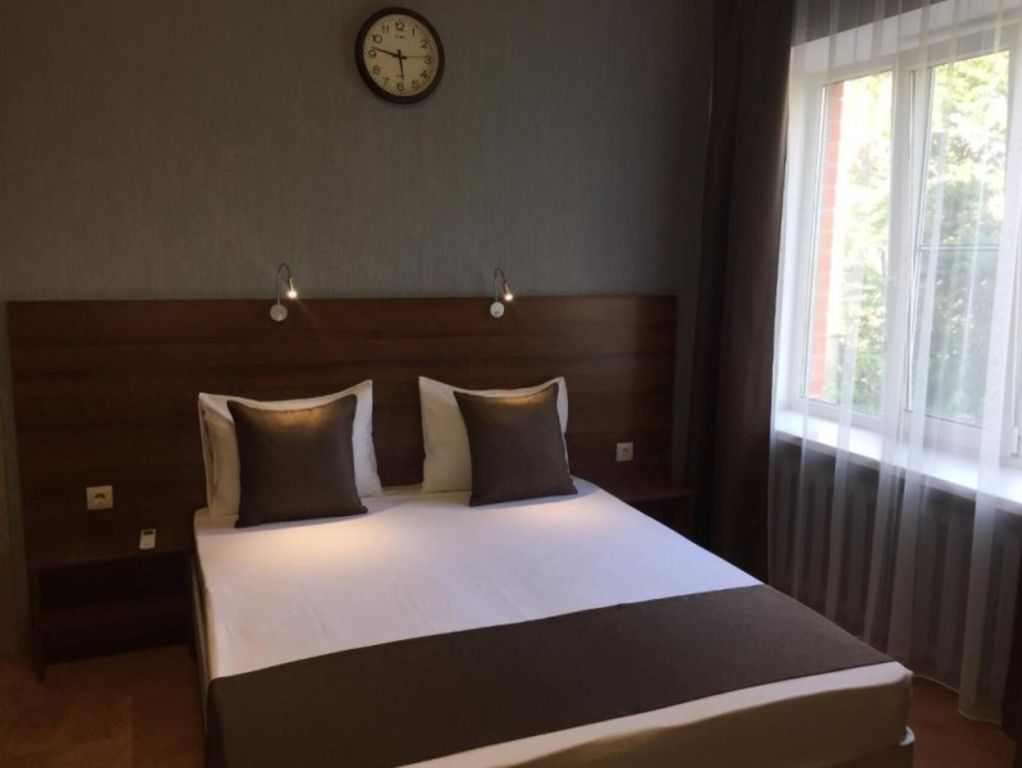 Четырёхместный номер Полулюкс с бассейном