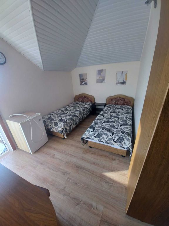 Двухместный номер с 2 отдельными кроватями с удобствами на 2 номера