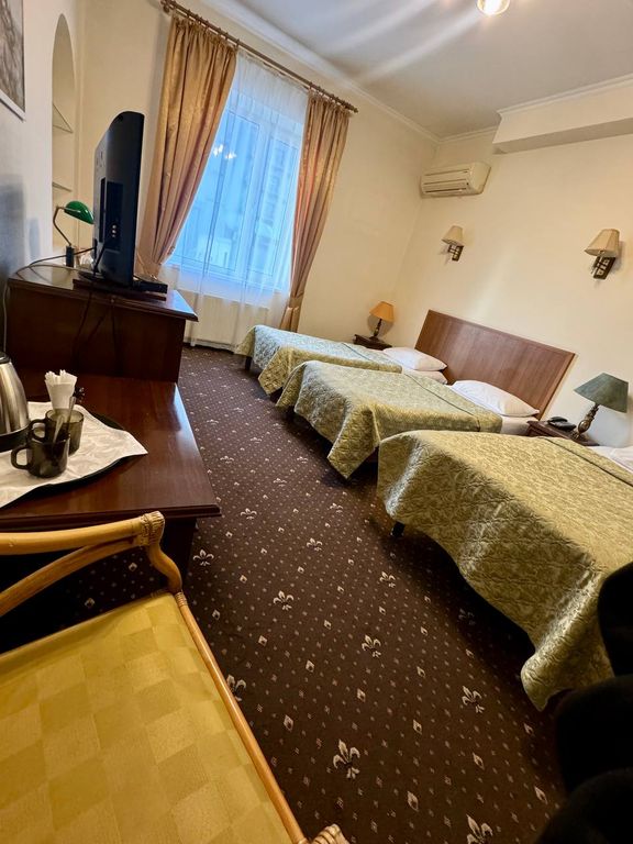 Трёхместный номер стандарт с тремя раздельными кроватями