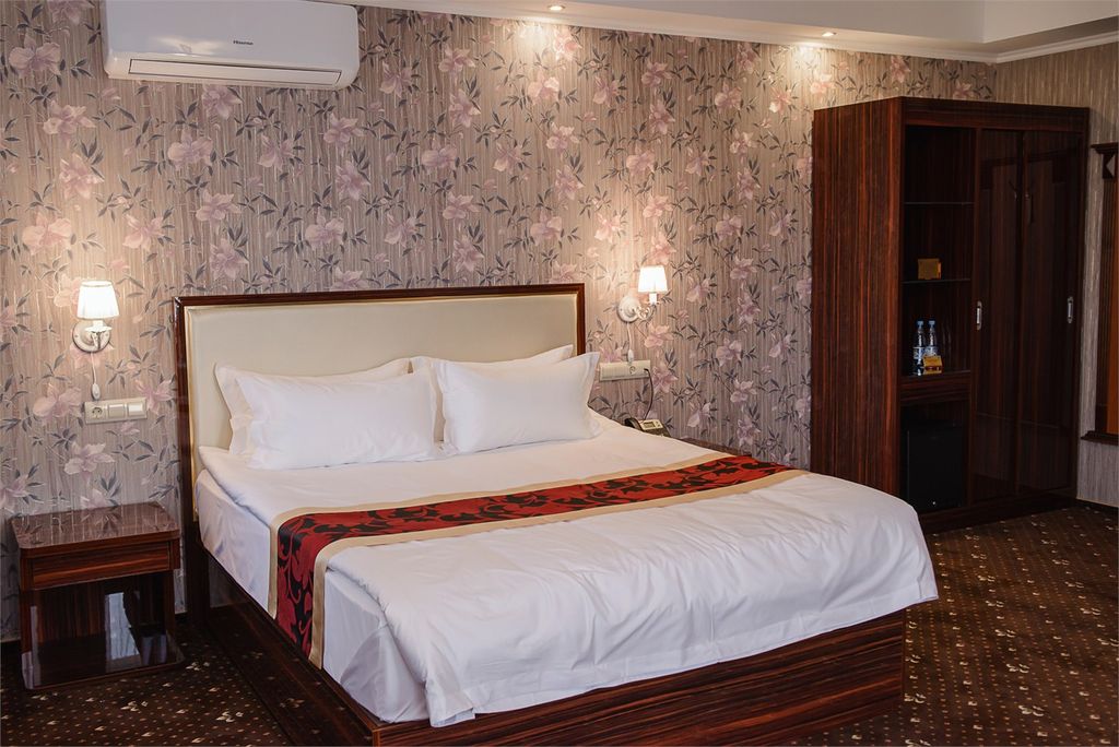 Двухместный номер с 1 кроватью улучшенный полулюкс HC