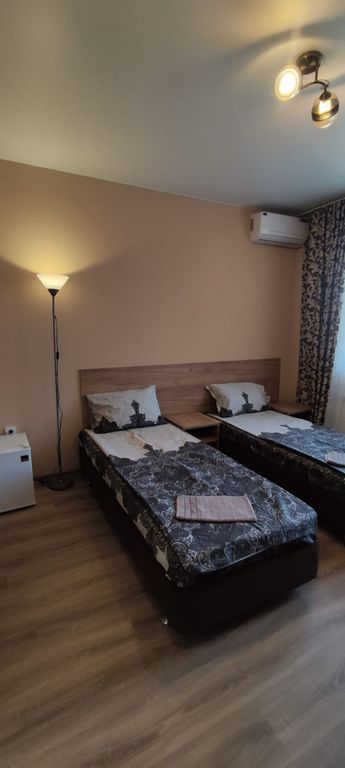 Трёхместный номер полулюкс с балконом